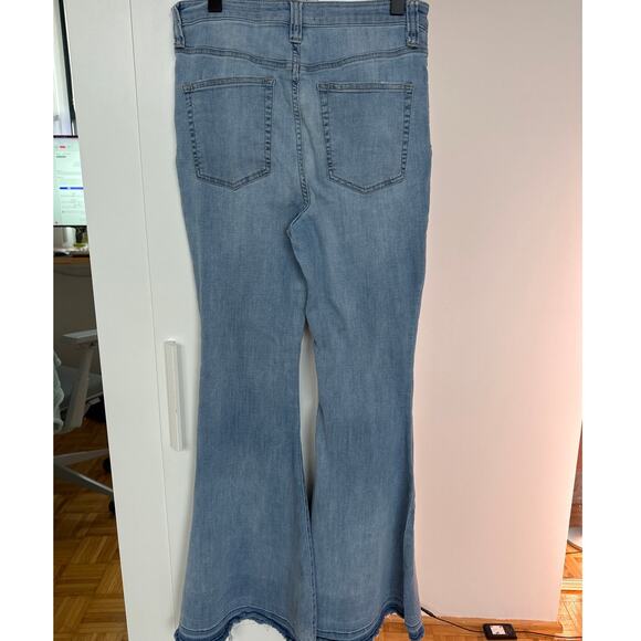 We The Free Women's Flare Leg Button Fly Raw Hem Denim Jeans, Size 30, EUC - Picture 3 of 7